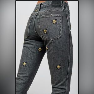 Nwt ZARA embroidered jeans 😍🌼🌼